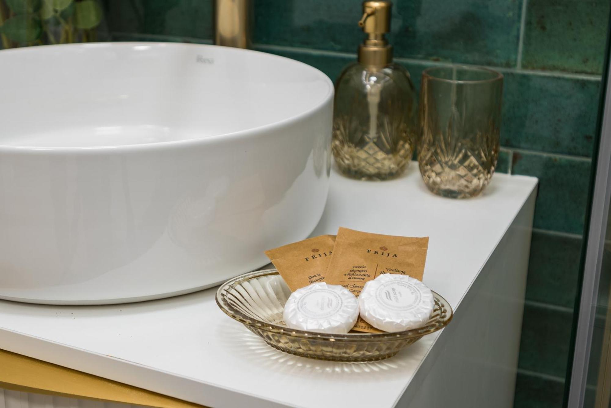 Lovely Downtown Studio At Most Lively Hoza Street, Discover Warsaw On Foot Ngoại thất bức ảnh